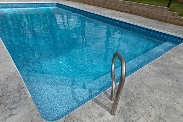 Les avantages incontournables d'une piscine en polyester chez vous